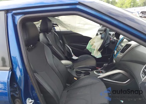 2016 Hyundai Veloster z USA, uszkodzony, nr VIN KMHTC6AD5GU248445